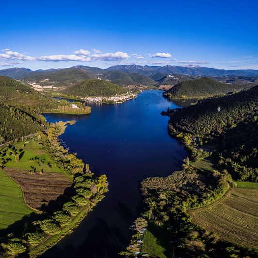 Discover the Hidden Lakes of Umbria: A Guide to Tranquility and Charm